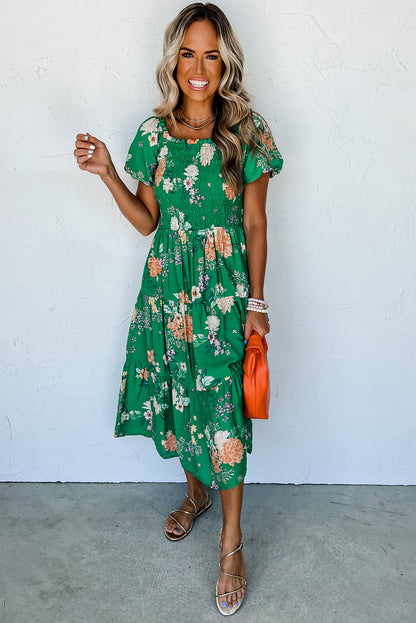 Robe midi smockée à plusieurs niveaux et imprimé floral vert