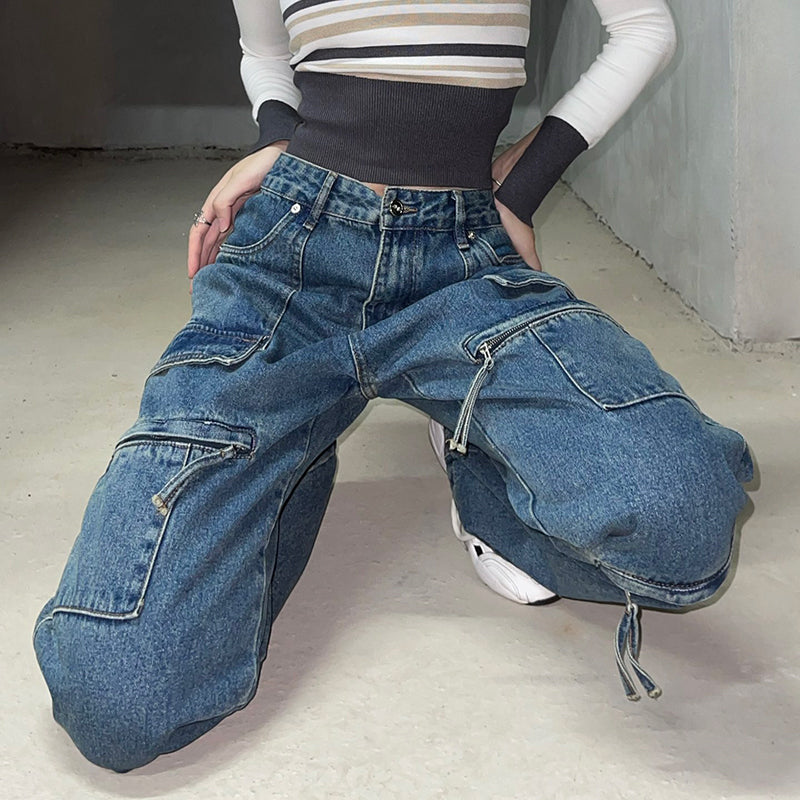 Diseño de jeans con múltiples bolsillos y pierna recta de tendencia