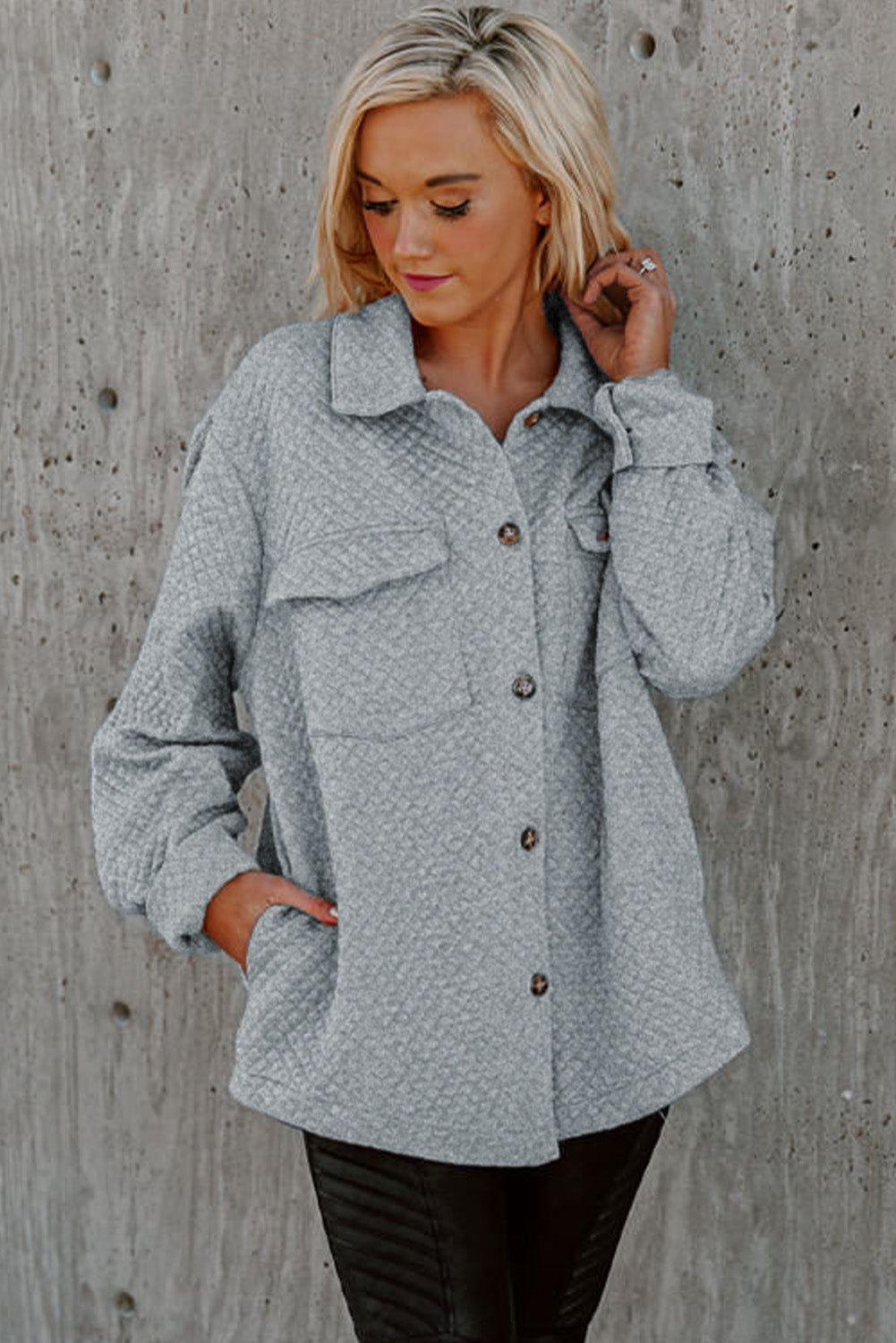 Chaqueta con botones y bolsillo con solapa acolchada retro gris