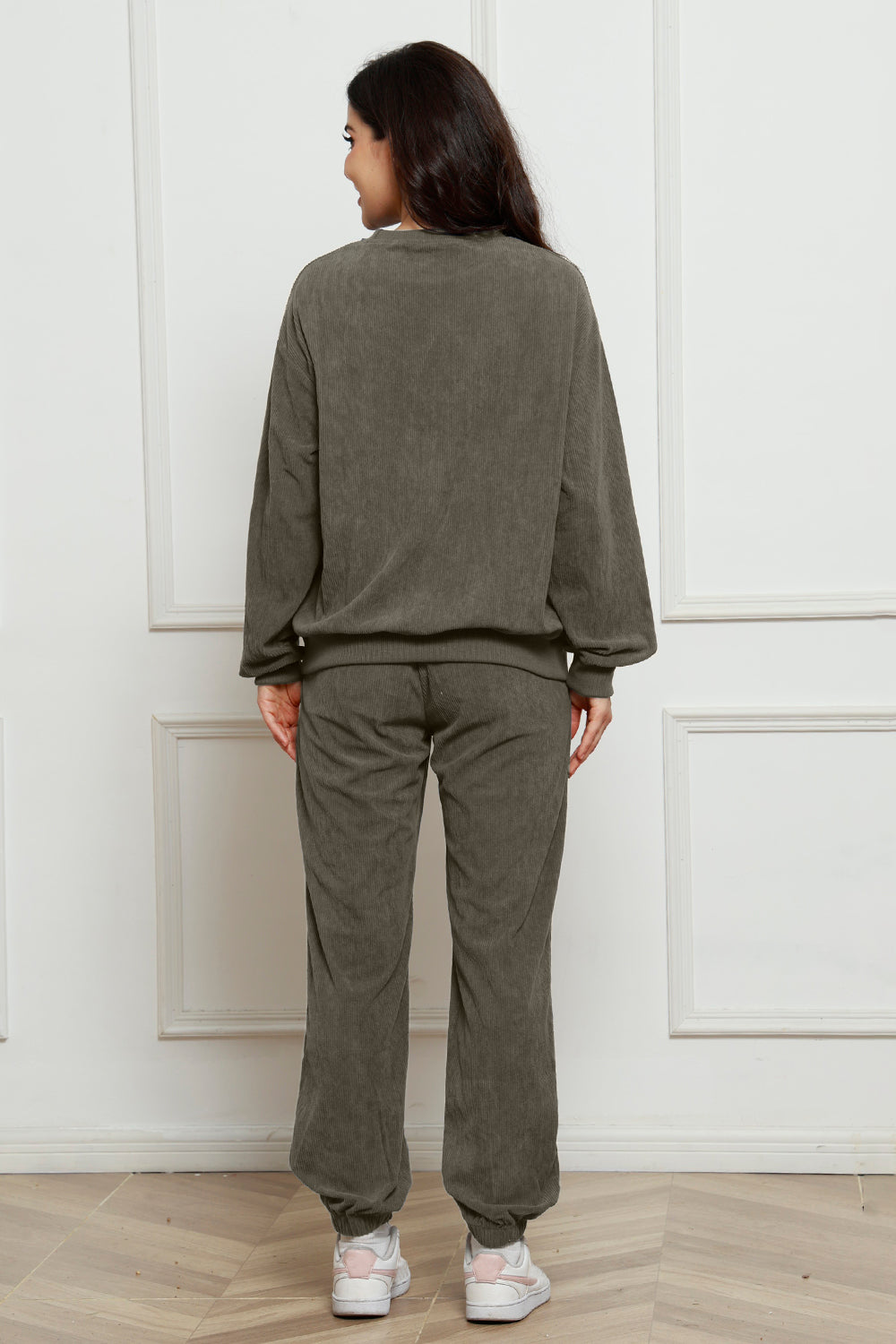 Ensemble sweat-shirt et pantalon de survêtement en velours côtelé à col rond