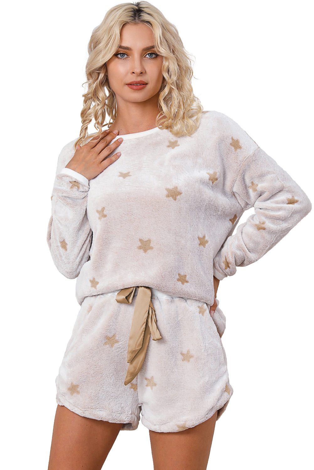 Conjunto de salón de pantalones cortos y jersey de manga larga con estampado de estrellas de felpa blanco