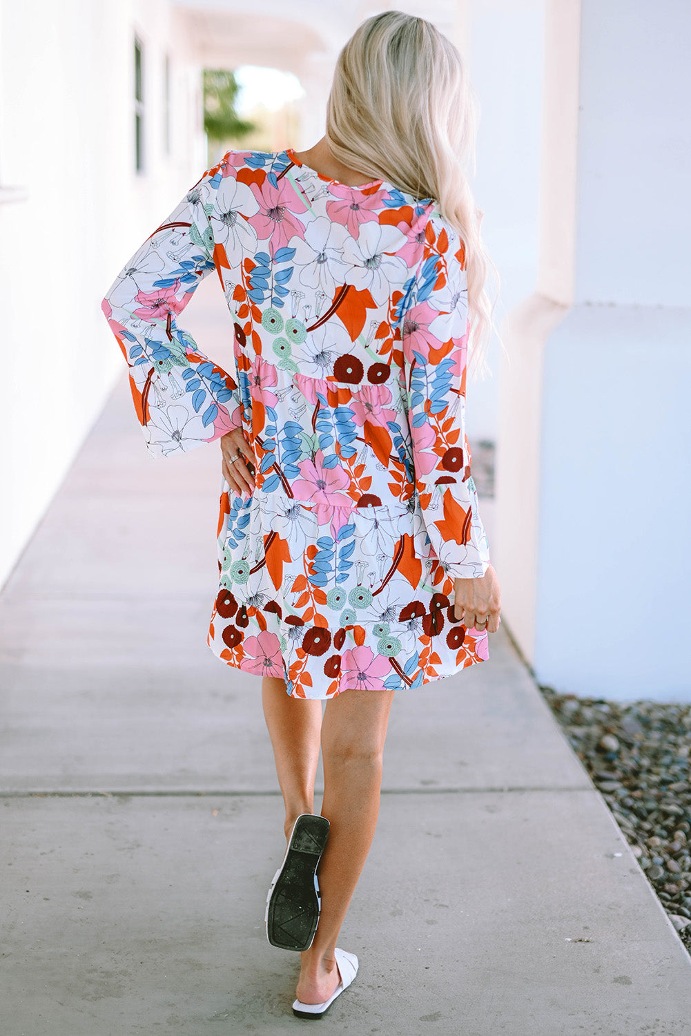 Minivestido con gradas con print de flores blanco