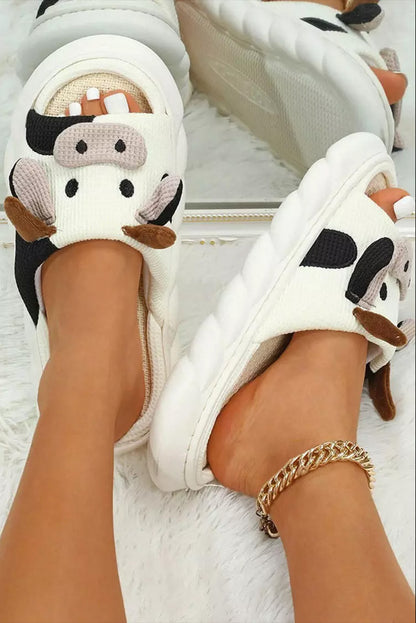 Pantuflas con punta abierta y estampado de vaca lindo blanco