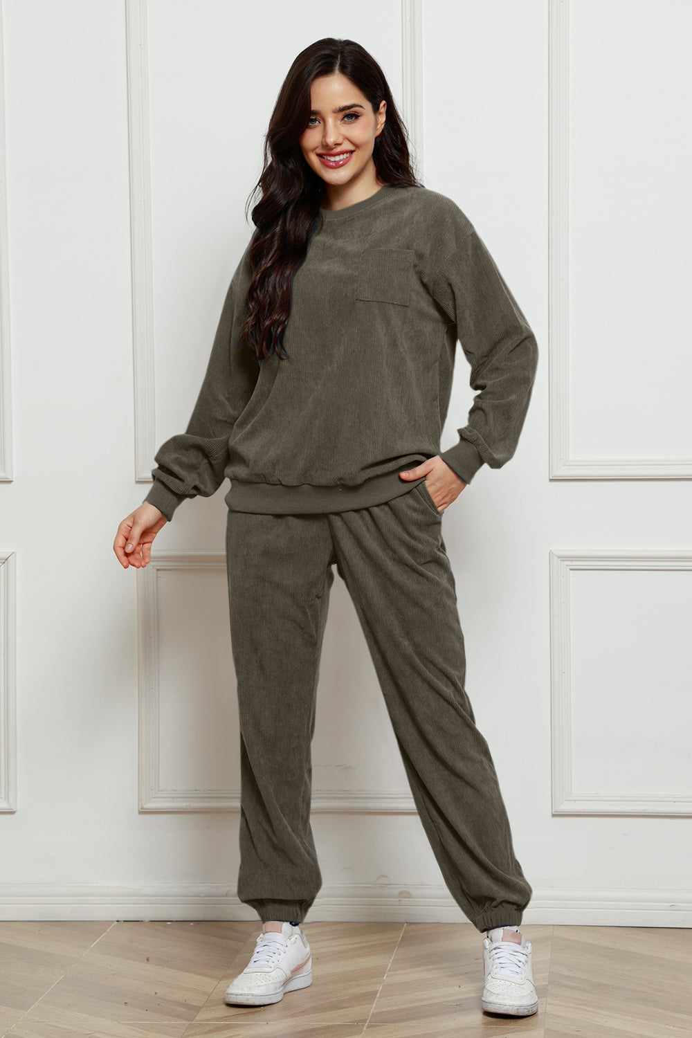 Ensemble sweat-shirt et pantalon de survêtement en velours côtelé à col rond