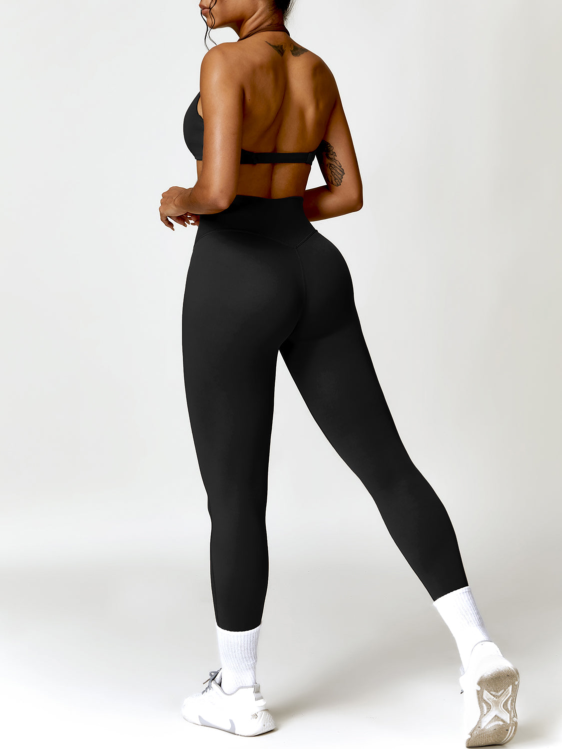 Ensemble actif soutien-gorge dos nu torsadé et leggings taille haute