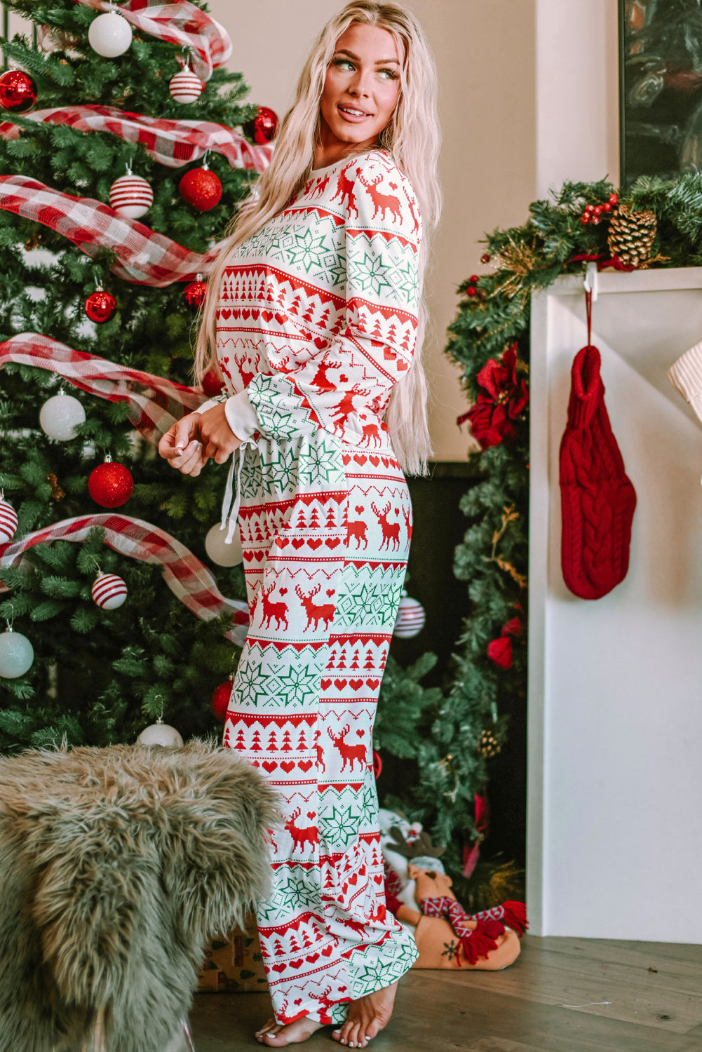 Conjunto de salón de pantalón y jersey con estampado navideño blanco