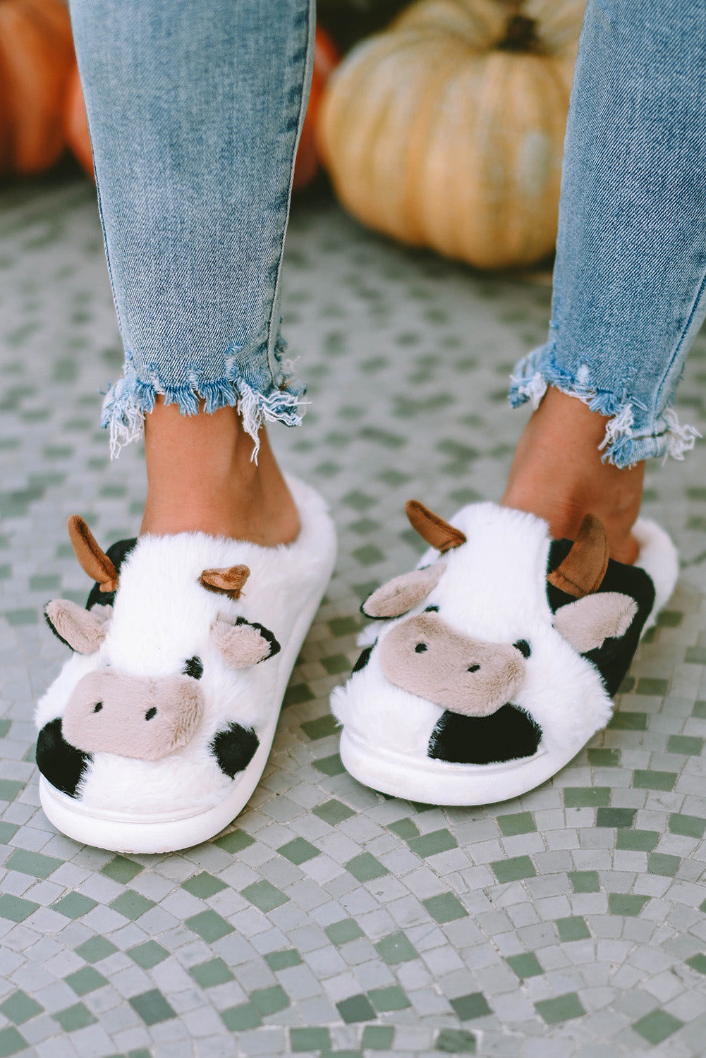 Pantuflas de felpa de vaca animal de dibujos animados blancos